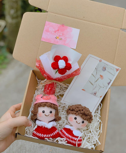 Charming Crochet Flower Set With Adorable Boy-girl Couple