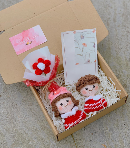 Charming Crochet Flower Set With Adorable Boy-girl Couple