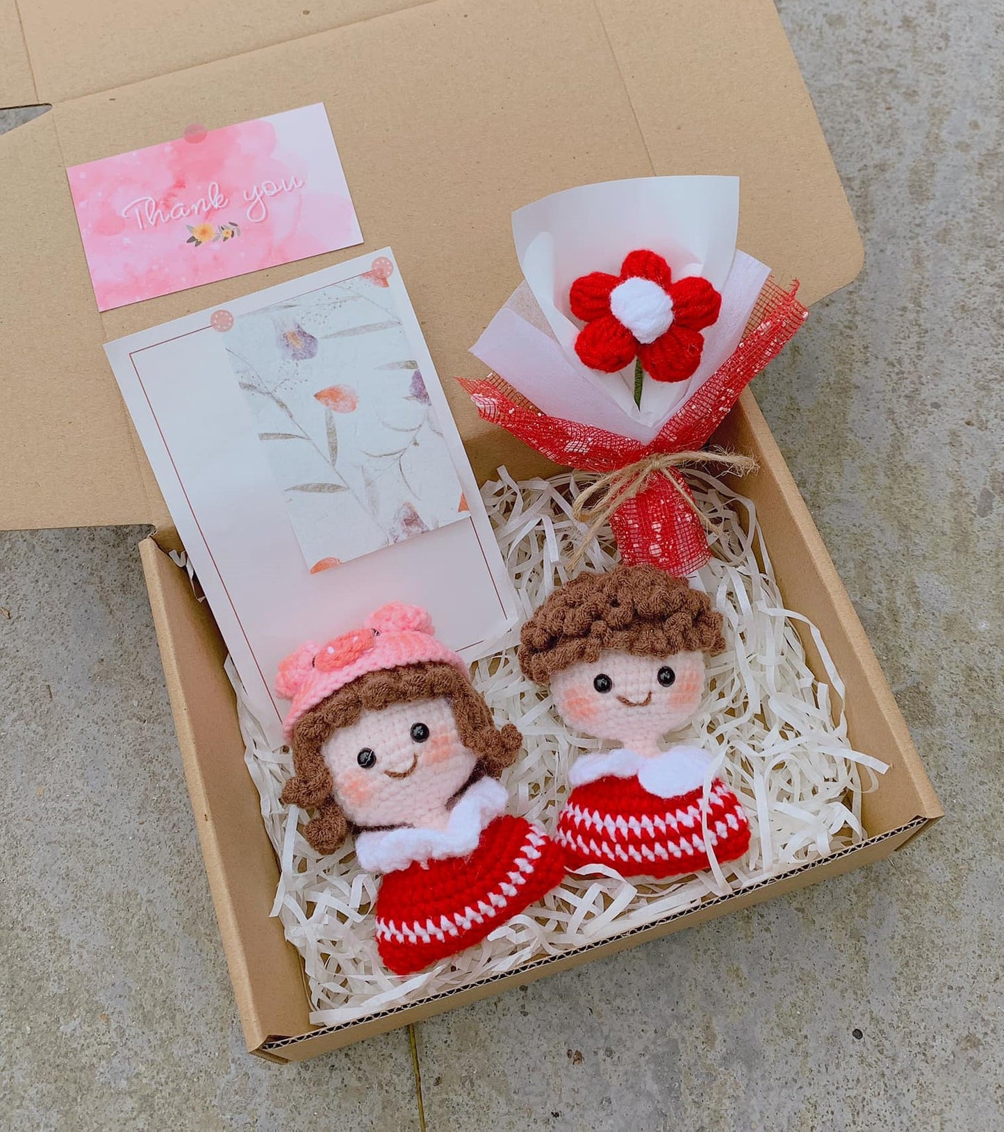 Charming Crochet Flower Set With Adorable Boy-girl Couple